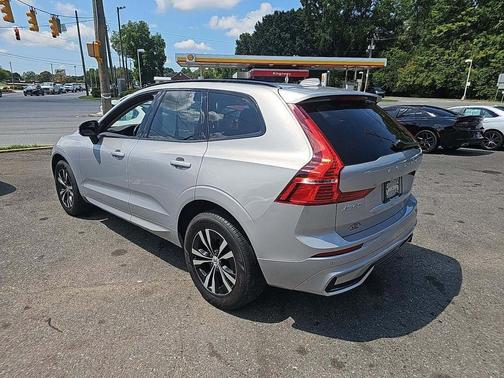 2024 Volvo XC60 B5 Core Dark Theme