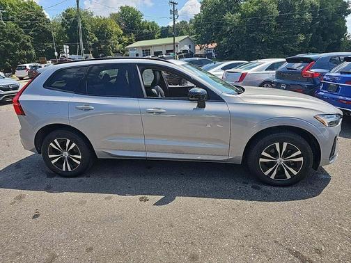 2024 Volvo XC60 B5 Core Dark Theme