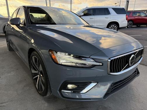 2023 Volvo S60 B5 Ultimate Bright Theme