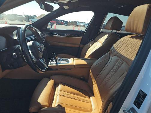 White 2022 BMW 750 i xDrive