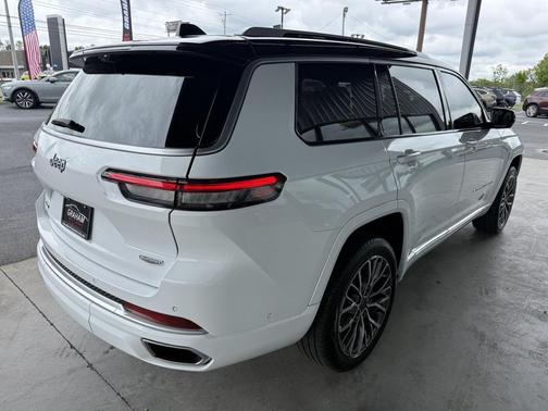 Diamond Black Crystal Pearlcoat 2023 Jeep Grand Cherokee L Summit Reserve