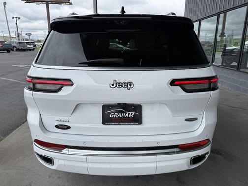 Diamond Black Crystal Pearlcoat 2023 Jeep Grand Cherokee L Summit Reserve