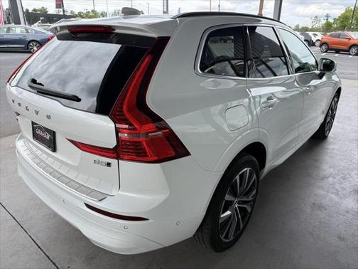 2022 Volvo XC60 B5 Momentum