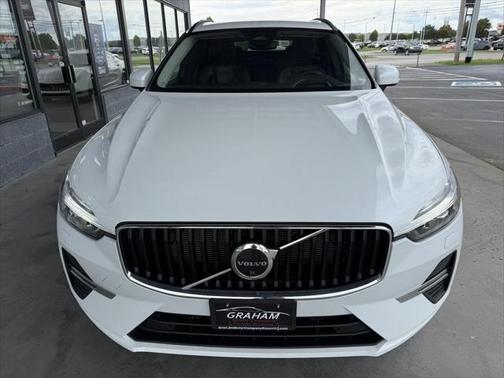 2022 Volvo XC60 B5 Momentum