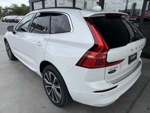 2022 Volvo XC60 B5 Momentum