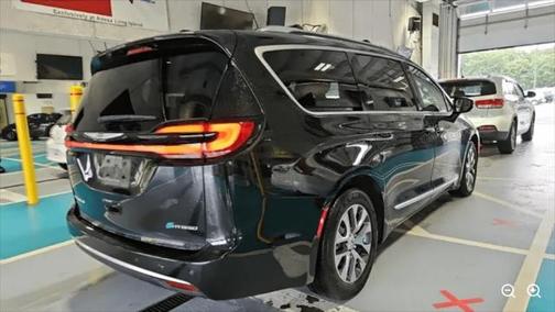 2022 Chrysler Pacifica L
