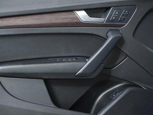 Ibis White 2023 Audi Q5 45 S line Premium