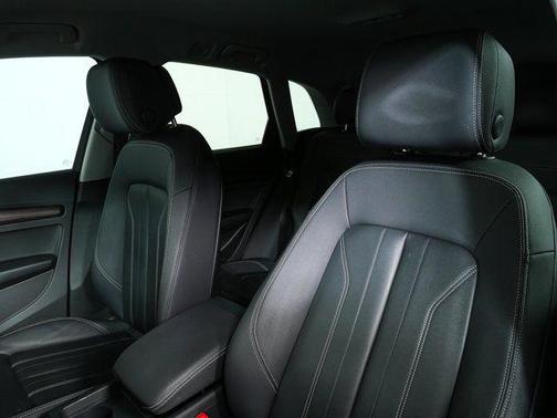 Ibis White 2023 Audi Q5 45 S line Premium