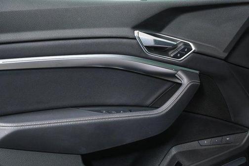 2022 Audi e-tron Premium Plus