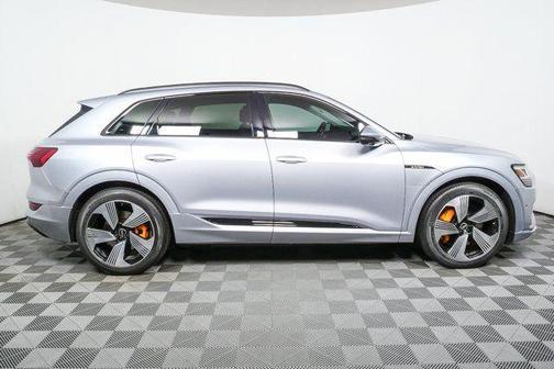 2022 Audi e-tron Premium Plus