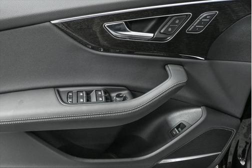 2025 Audi Q8 55 Premium Plus