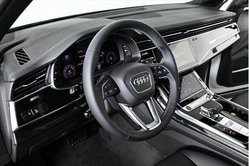 2025 Audi Q7 55 Premium Plus