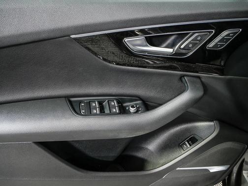 Samurai Gray Metallic 2019 Audi Q7 55 Premium Plus