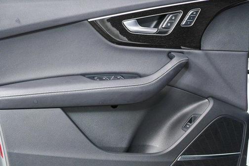 2025 Audi Q7 45 Premium Plus