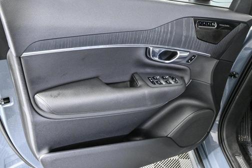 2020 Volvo XC90 T6 Momentum