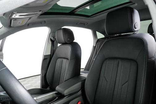 2022 Audi e-tron Sportback S line Premium