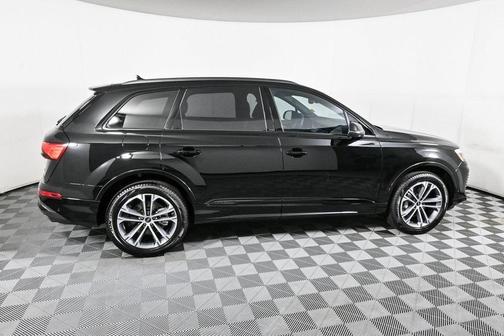 2025 Audi Q7 45 Premium Plus