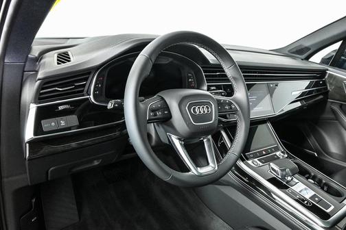 2025 Audi Q7 45 Premium Plus