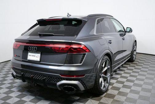 daytona gray pearl effect 2026 Audi RS Q8 4.0T