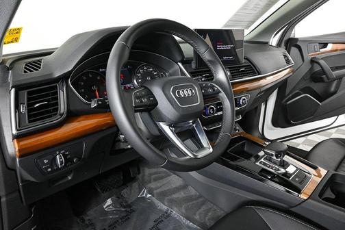 2023 Audi Q5 40 Premium