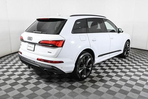 2025 Audi Q7 55 Premium Plus