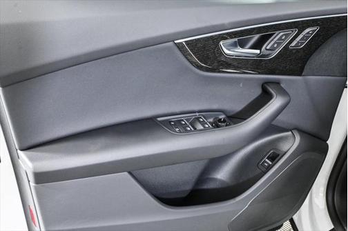 2025 Audi Q8 55 Premium