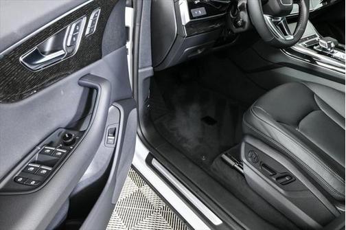 2025 Audi Q8 55 Premium