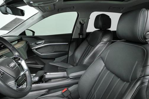 2019 Audi e-tron Premium Plus