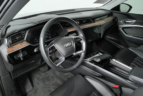 2019 Audi e-tron Premium Plus
