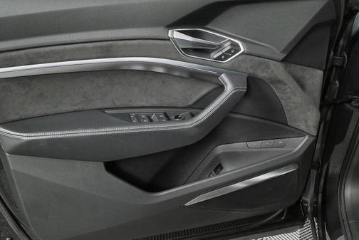 2019 Audi e-tron Premium Plus