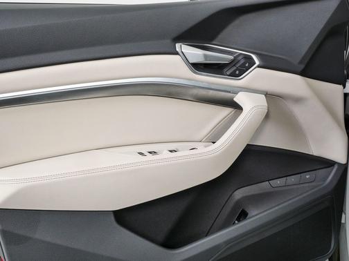 Glacier White Metallic 2023 Audi e-tron Premium quattro