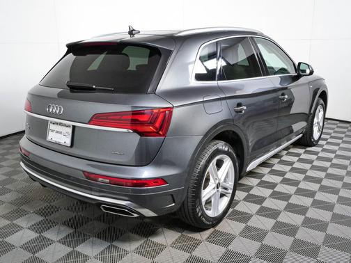 Daytona Gray Pearl 2023 Audi Q5 55 S line Premium Plus