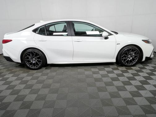 Ice 2025 Toyota Camry SE