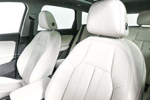 2025 Audi Q6 e-tron Premium quattro