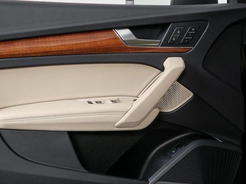 Mythos Black Metallic 2023 Audi Q5 45 S line Premium Plus