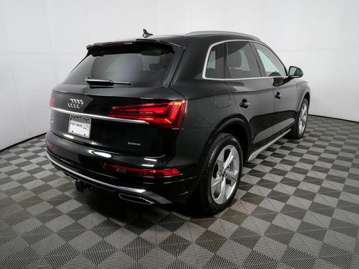 Mythos Black Metallic 2023 Audi Q5 45 S line Premium Plus