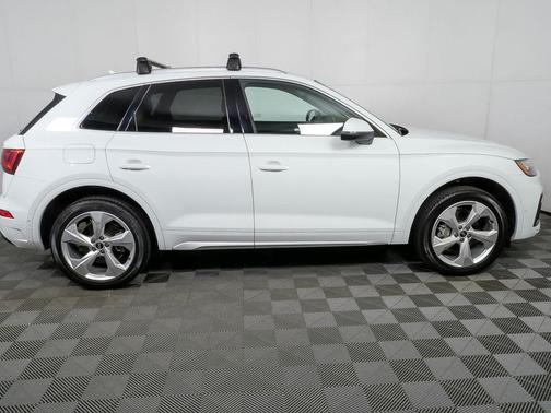 Glacier White Metallic 2021 Audi Q5 45 Prestige