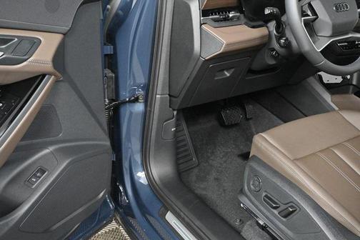 2025 Audi Q6 e-tron Premium quattro
