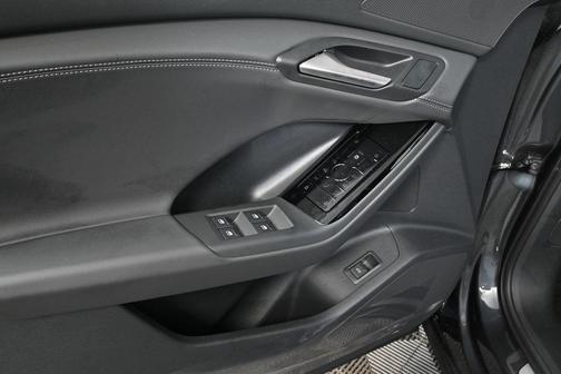 2025 Audi Q6 e-tron Premium quattro