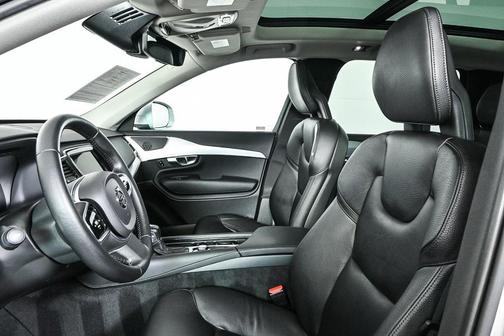 2018 Volvo XC90 T6 Momentum
