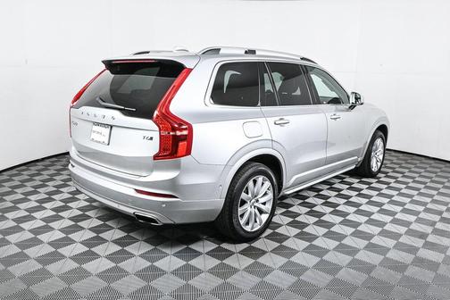 2018 Volvo XC90 T6 Momentum
