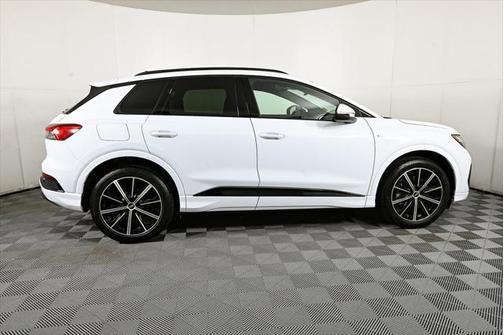 2022 Audi e-tron Premium Plus