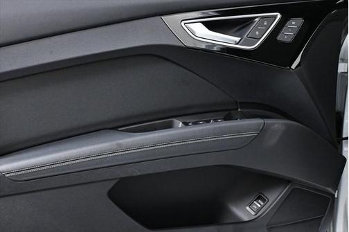 2022 Audi e-tron Premium Plus