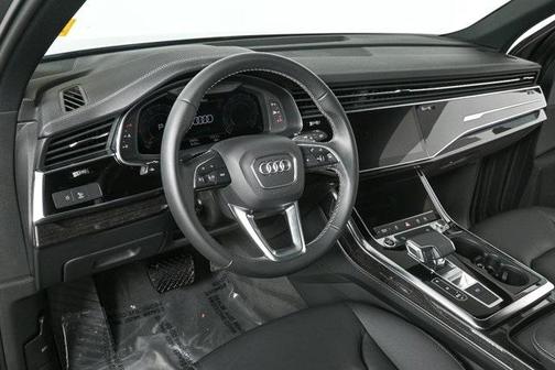 2025 Audi Q7 45 Premium