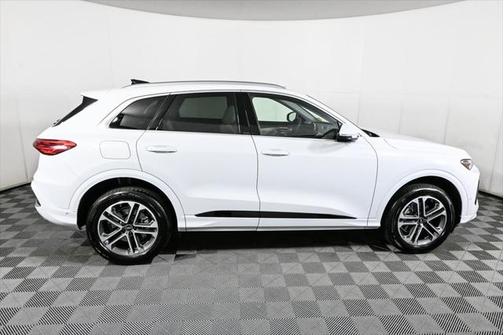 2025 Audi Q5 Premium