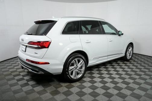 2022 Audi Q7 55 Premium Plus