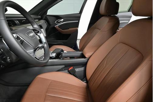 2022 Audi e-tron Premium Plus