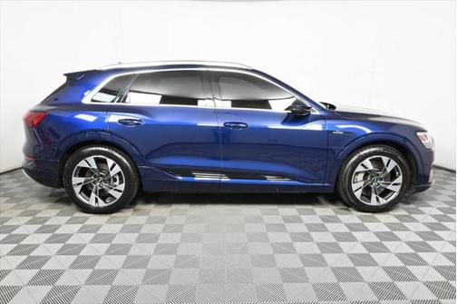2022 Audi e-tron Premium Plus