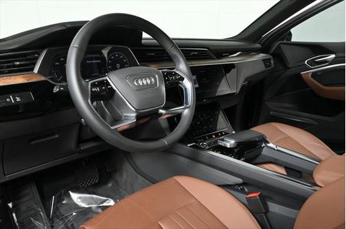 2022 Audi e-tron Premium Plus