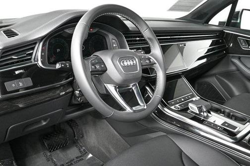 2025 Audi Q7 45 Premium Plus